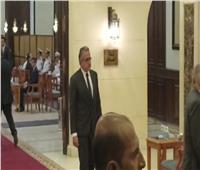 وزير السياحة السابق يعزي طارق شوقي في وفاة زوجته | فيديو 