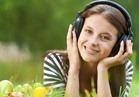 سماع المرأة للموسيقى يجعل الرجال أكثر جاذبية في عيونها
