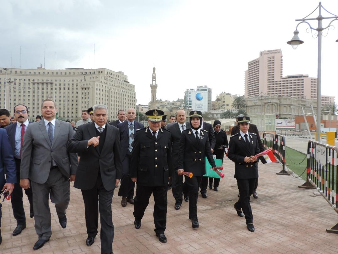 مدير الإدارة العامة لشرطة النقل والمواصلات يتفقد الخدمات الأمنية ويهنئ الضباط بعيد الشرطة