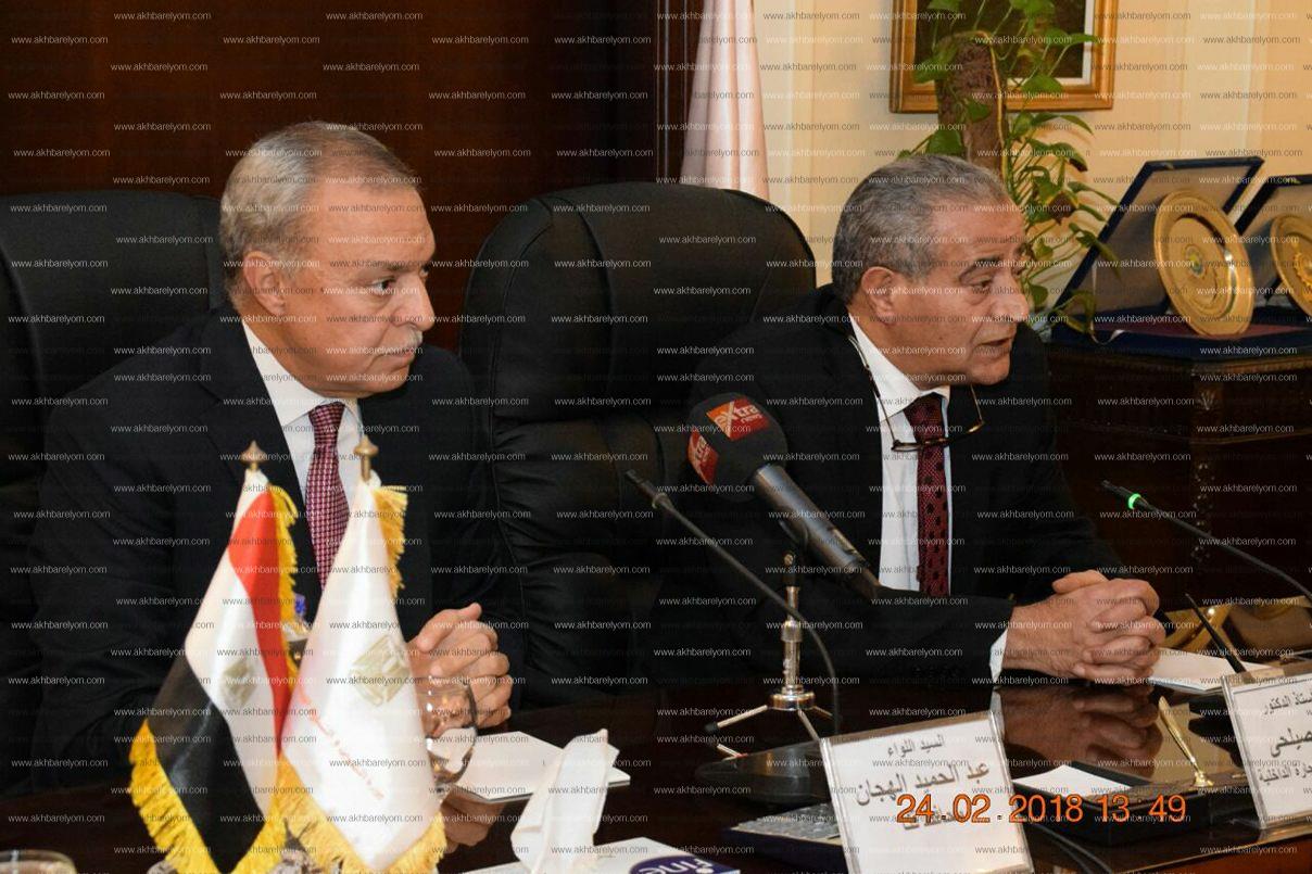 وزير التموين والتجارة الداخلية ومحافظ قنا يشهدان توقيع عقد تخصيص أول منطقة لوجستية 