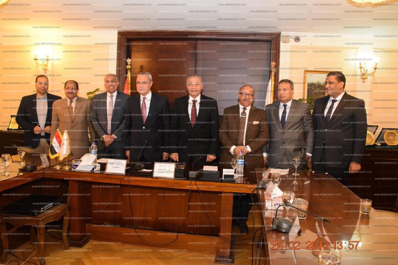 وزير التموين والتجارة الداخلية ومحافظ قنا يشهدان توقيع عقد تخصيص أول منطقة لوجستية 