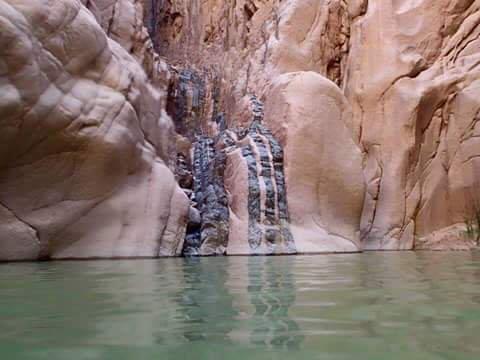 جزيرة فرعون والوادي الملون