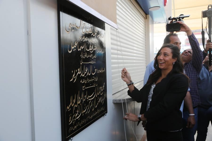 وزير الرياضة يفتتح مجمع فريدة عثمان للسباحة بمركز شباب الجزيرة