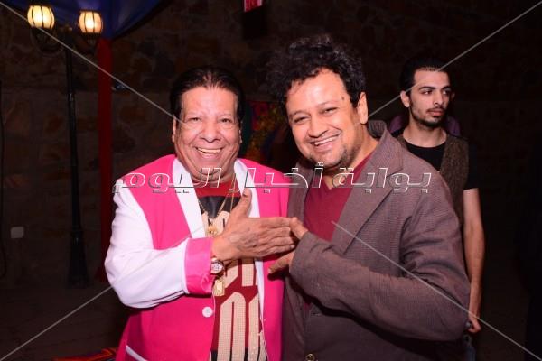 «هبطل السجاير» شعار شعبان عبد الرحيم في «الحارة»