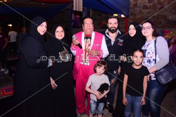 «هبطل السجاير» شعار شعبان عبد الرحيم في «الحارة»