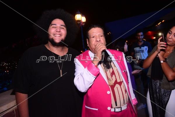 «هبطل السجاير» شعار شعبان عبد الرحيم في «الحارة»