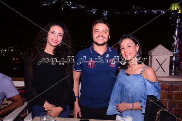 «هبطل السجاير» شعار شعبان عبد الرحيم في «الحارة»