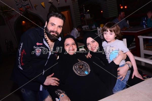 «هبطل السجاير» شعار شعبان عبد الرحيم في «الحارة»