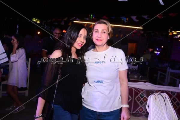 «هبطل السجاير» شعار شعبان عبد الرحيم في «الحارة»