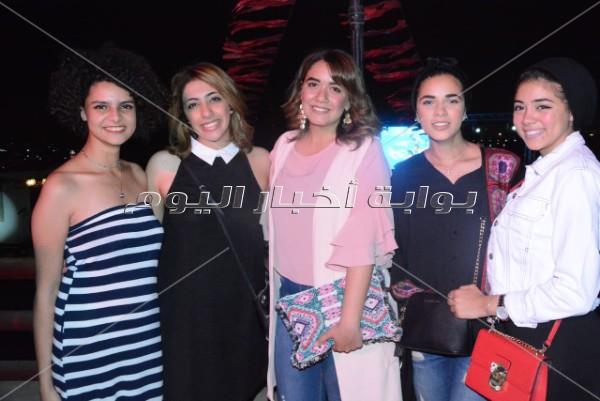 «هبطل السجاير» شعار شعبان عبد الرحيم في «الحارة»