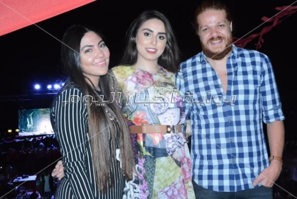 «هبطل السجاير» شعار شعبان عبد الرحيم في «الحارة»