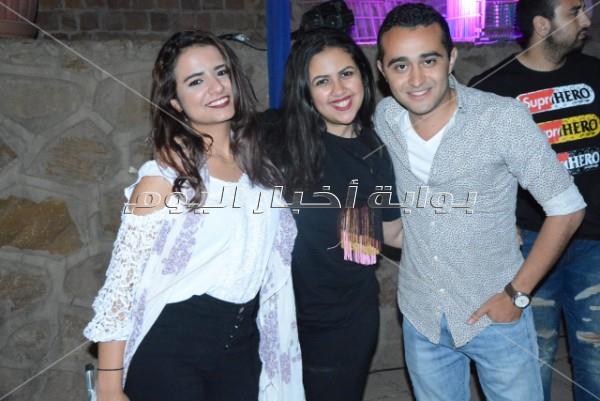 «هبطل السجاير» شعار شعبان عبد الرحيم في «الحارة»