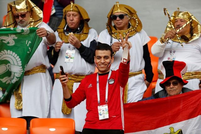 جماهير مصر وأوروجواي تُزين ملعب «إيكاترينبرج أرينا»