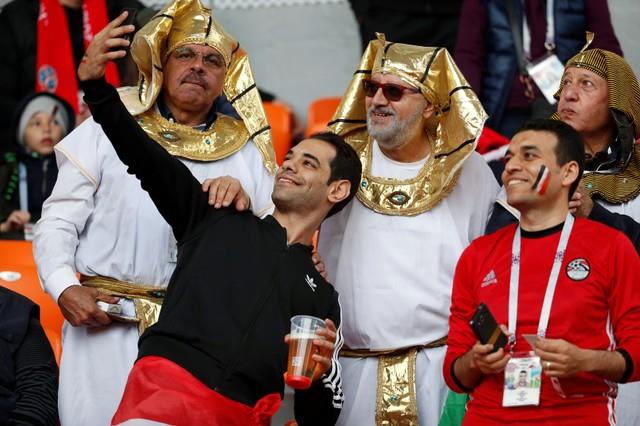 جماهير مصر وأوروجواي تُزين ملعب «إيكاترينبرج أرينا»