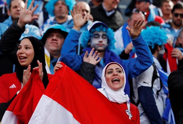 جماهير مصر وأوروجواي تُزين ملعب «إيكاترينبرج أرينا»