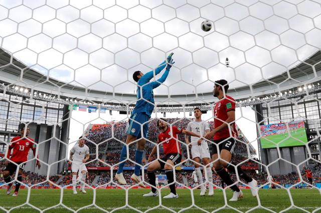 مصر تخسر أمام أوروجواي بهدف في كأس العالم