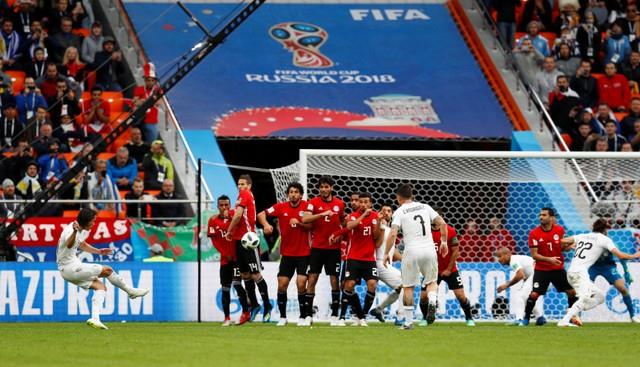 مصر تخسر أمام أوروجواي بهدف في كأس العالم