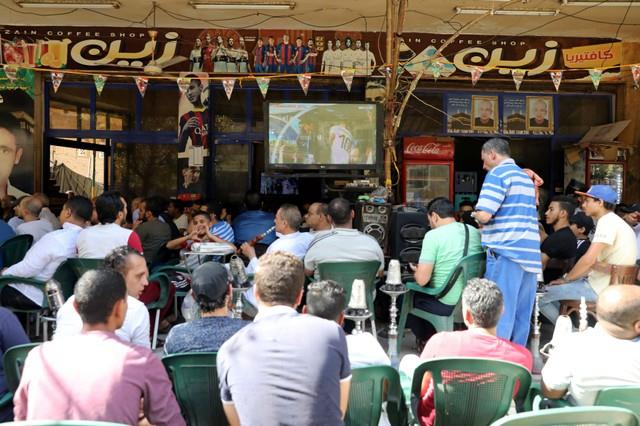 ردود أفعال جماهير مصر وأوروجواي من المقاهي