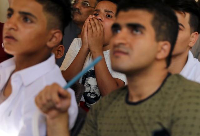 ردود أفعال جماهير مصر وأوروجواي من المقاهي