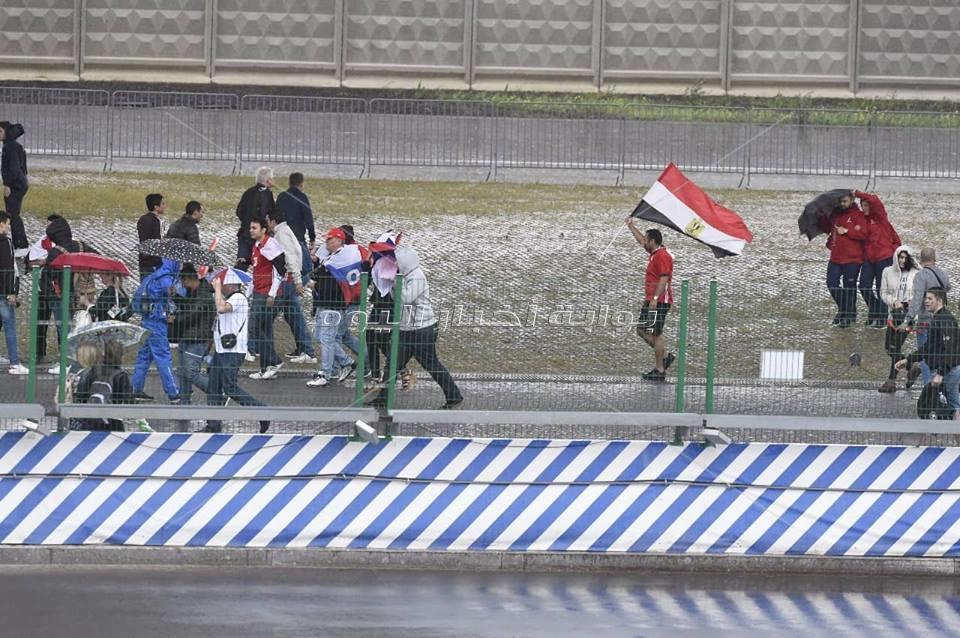 رسائل الخير تهبط من السماء على ملعب مباراة مصر وروسيا