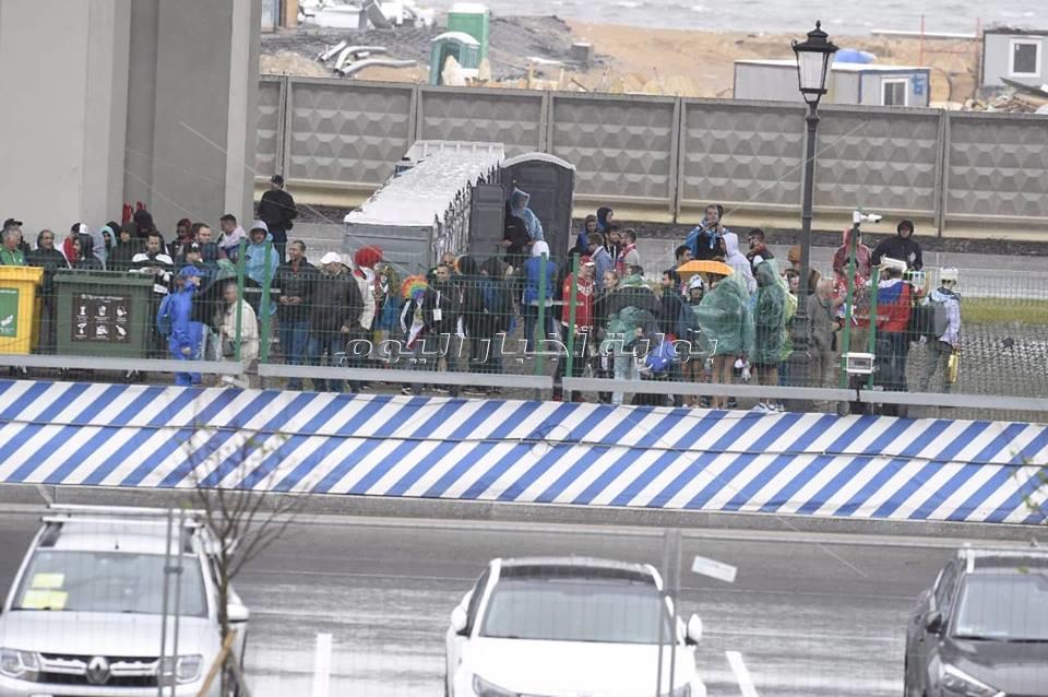رسائل الخير تهبط من السماء على ملعب مباراة مصر وروسيا