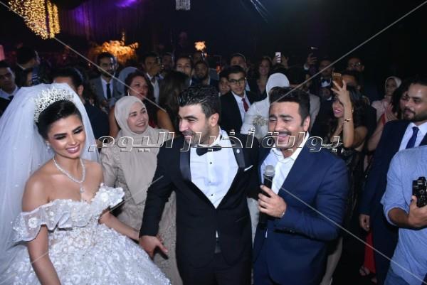 فنانون ورياضيون يحتفلون بزفاف فرح علي.. وتامر حسني يُشعل الحفل
