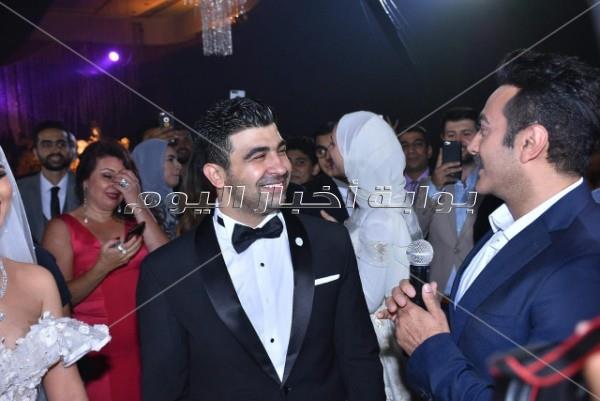 فنانون ورياضيون يحتفلون بزفاف فرح علي.. وتامر حسني يُشعل الحفل