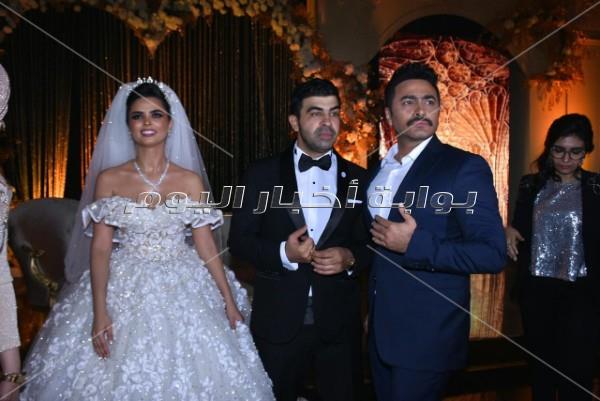 فنانون ورياضيون يحتفلون بزفاف فرح علي.. وتامر حسني يُشعل الحفل