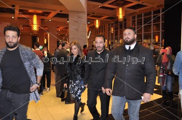 طارق لطفي والفيشاوي وأمينة خليل يحتفلون بعرض «122»
