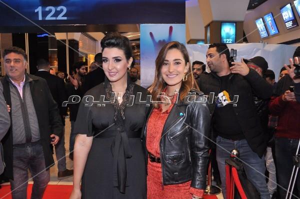 طارق لطفي والفيشاوي وأمينة خليل يحتفلون بعرض «122»