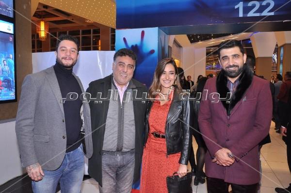 طارق لطفي والفيشاوي وأمينة خليل يحتفلون بعرض «122»