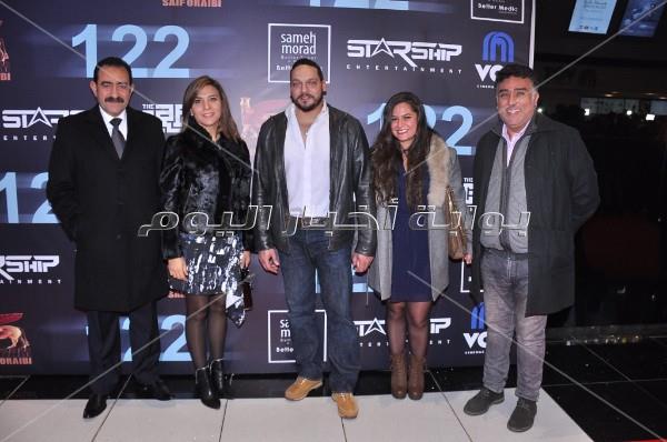 طارق لطفي والفيشاوي وأمينة خليل يحتفلون بعرض «122»