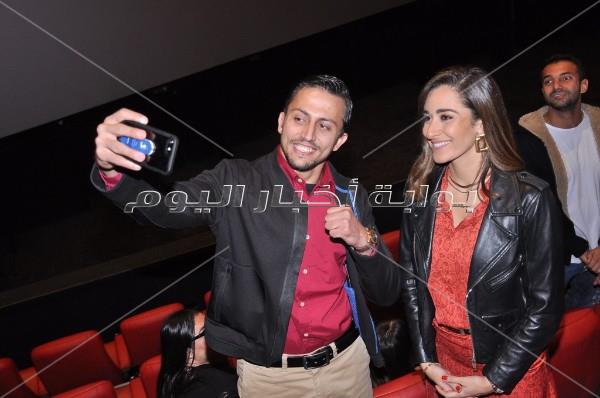 طارق لطفي والفيشاوي وأمينة خليل يحتفلون بعرض «122»