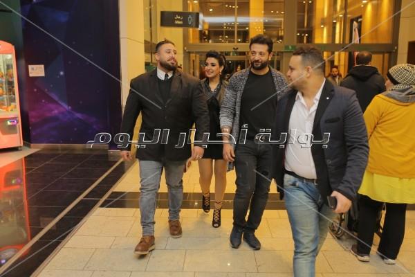 طارق لطفي والفيشاوي وأمينة خليل يحتفلون بعرض «122»