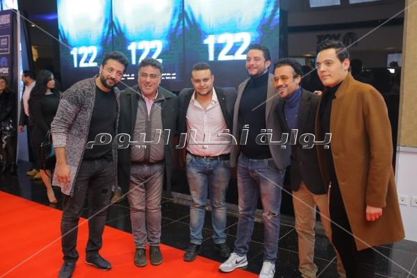 طارق لطفي والفيشاوي وأمينة خليل يحتفلون بعرض «122»