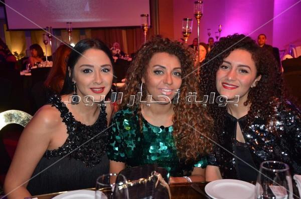 الليثي يُشعل زفاف «مصطفى وسلمى».. بحضور متعب وزوجته