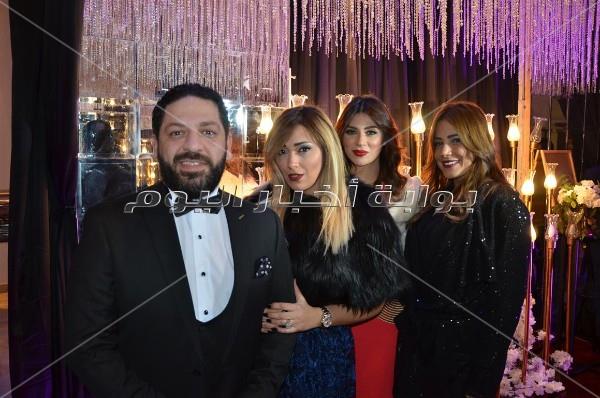 الليثي يُشعل زفاف «مصطفى وسلمى».. بحضور متعب وزوجته