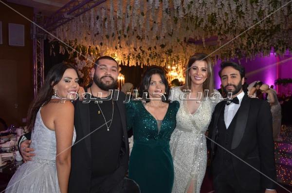الليثي يُشعل زفاف «مصطفى وسلمى».. بحضور متعب وزوجته