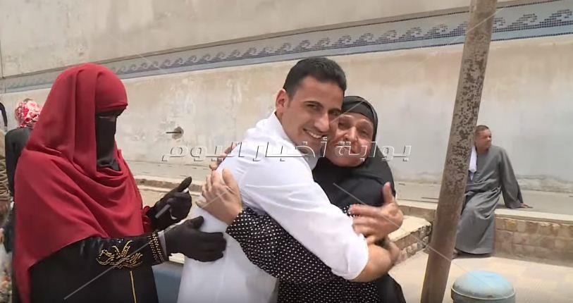 لحظة سعادة الافراج بالعفو الرئاسى بمناسبة عيد تحرير سيناء