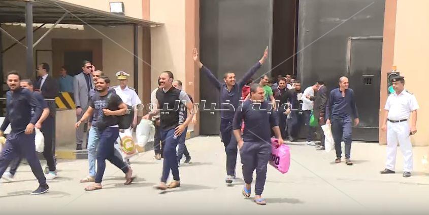 لحظة سعادة الافراج بالعفو الرئاسى بمناسبة عيد تحرير سيناء