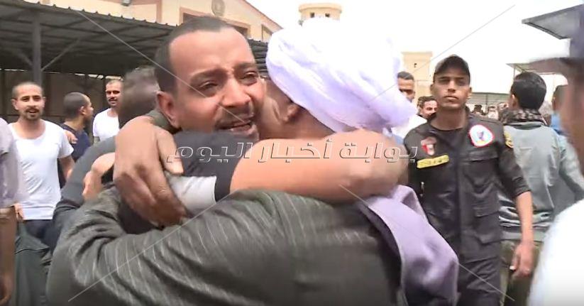 لحظة سعادة الافراج بالعفو الرئاسى بمناسبة عيد تحرير سيناء
