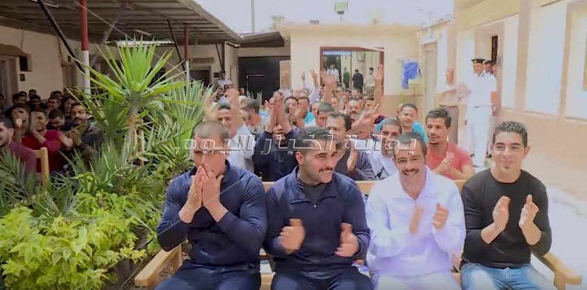 لحظة سعادة الافراج بالعفو الرئاسى بمناسبة عيد تحرير سيناء