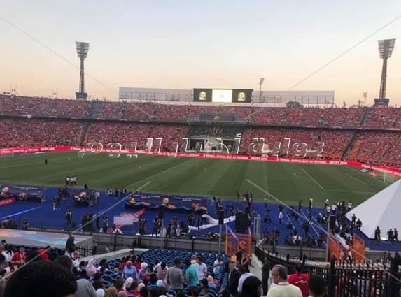 بالصور ..امير كرارة  ومنصور عامر و وليد منصور يشاهدون منتخب مصر ضد زيمبابوي ب ستاد القاهرة