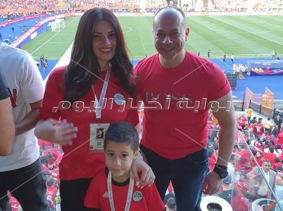 بالصور ..امير كرارة  ومنصور عامر و وليد منصور يشاهدون منتخب مصر ضد زيمبابوي ب ستاد القاهرة