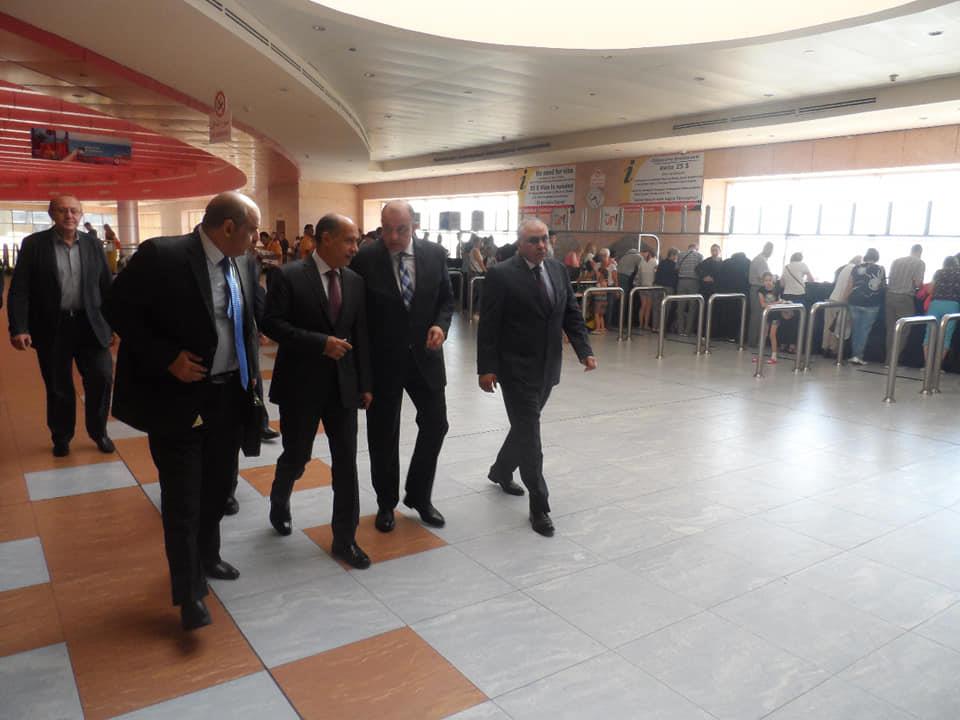 وزير الطيران المدني يتفقد المنظومة وأنظمة كاميرات المراقبة بمطار شرم الشيخ 