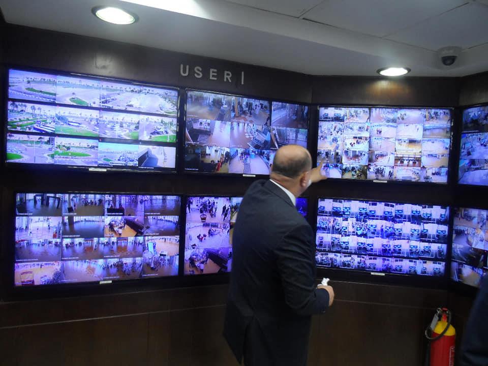 وزير الطيران المدني يتفقد المنظومة وأنظمة كاميرات المراقبة بمطار شرم الشيخ 