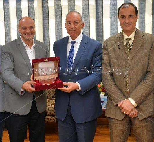 محافظ البحر الأحمر في ضيافة مؤسسة أخبار اليوم 
