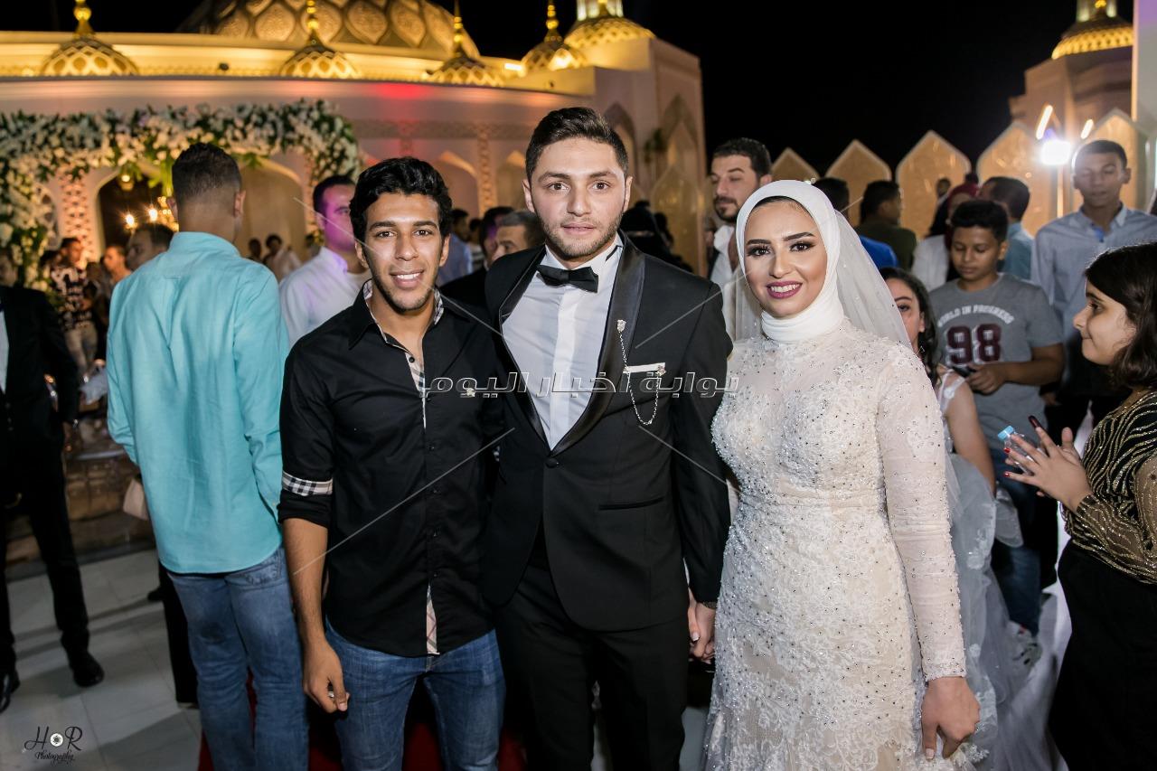 الخطيب ونجوم الأهلي يحتفلون بزفاف كريم نيدفيد