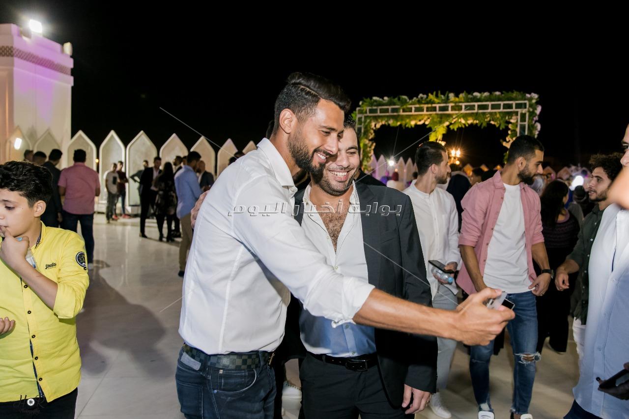 الخطيب ونجوم الأهلي يحتفلون بزفاف كريم نيدفيد