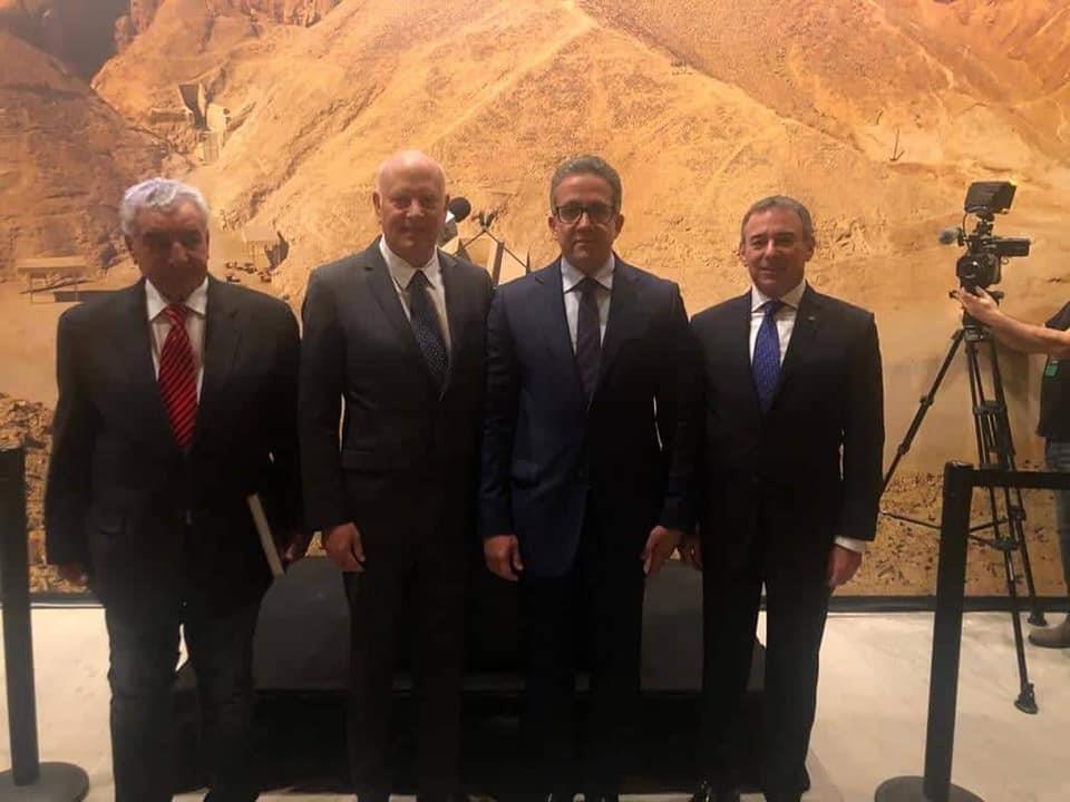بالصور.. وزير الآثار يفتتح معرض كنوز "توت عنخ آمون... كنوز الفرعون الذهبي" في محطته الثالثة بلندن